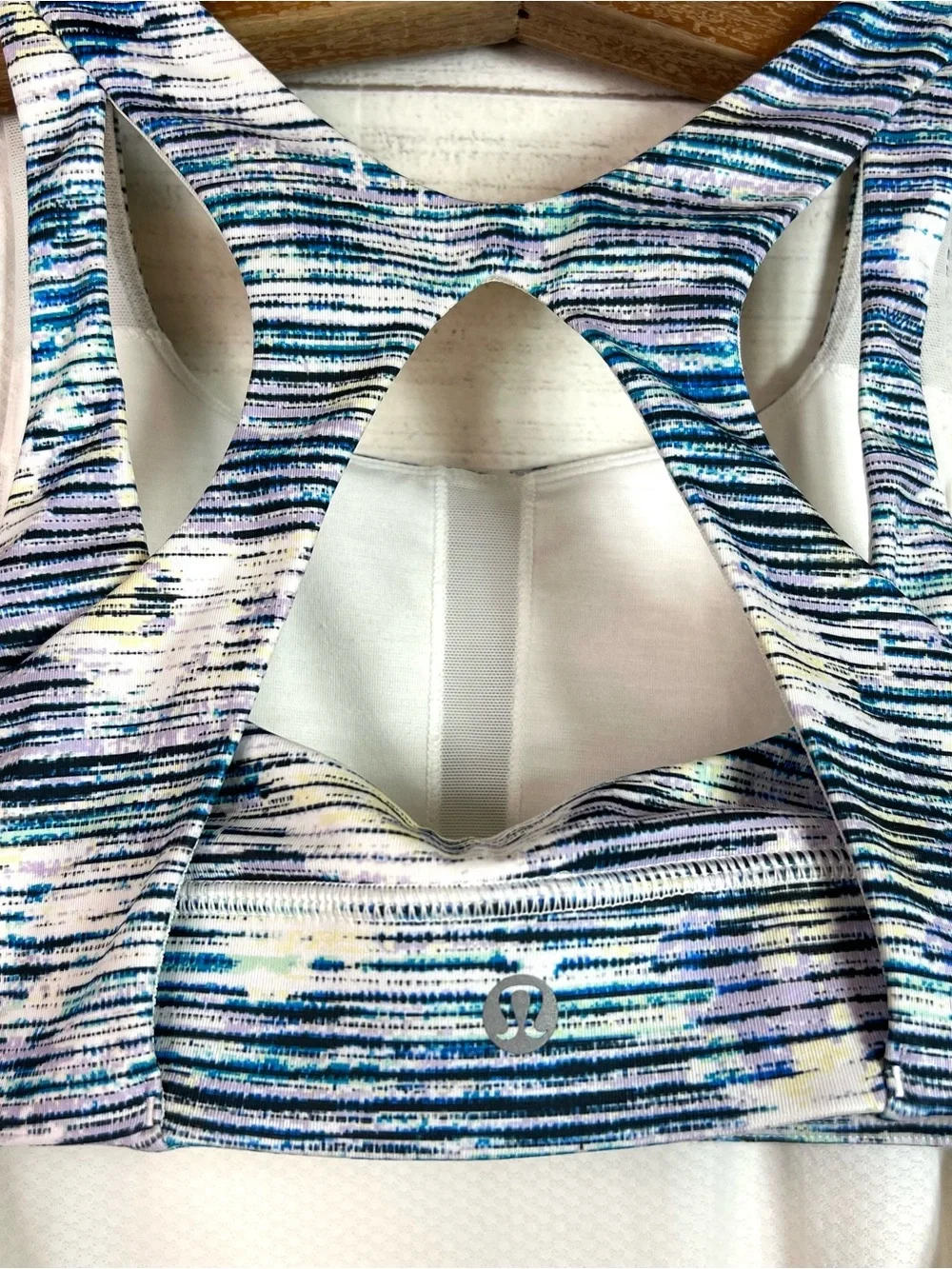 Lululemon White Blue Built In Bra Mesh Tank Top Size 4 Athletic Gym Running